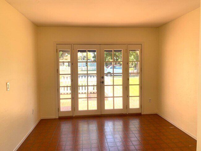 Building Photo - Lovely 3/2 Home with separate 1/1 studio space in Coronado Village