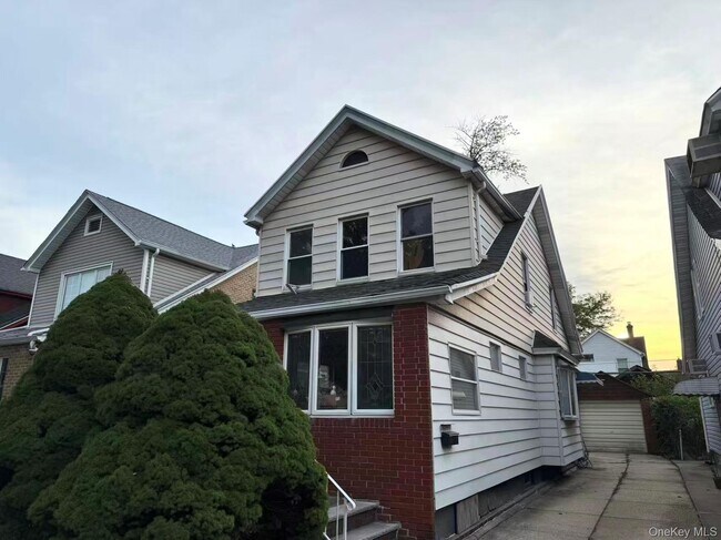 Primary Photo - 91-30 71st Rd