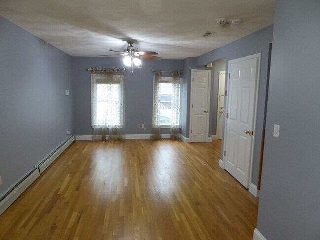 Building Photo - 61 Baxter St