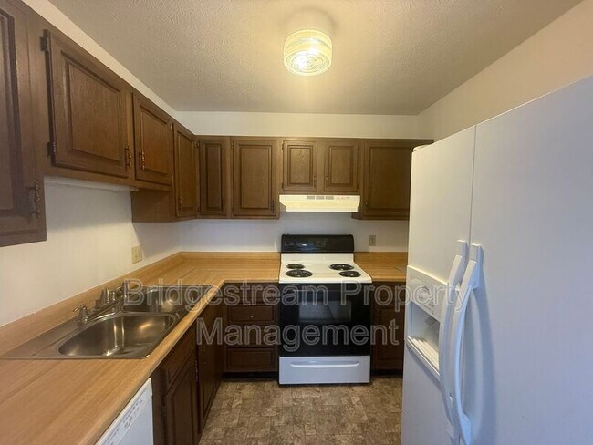 Building Photo - 68 Candlewood Ct