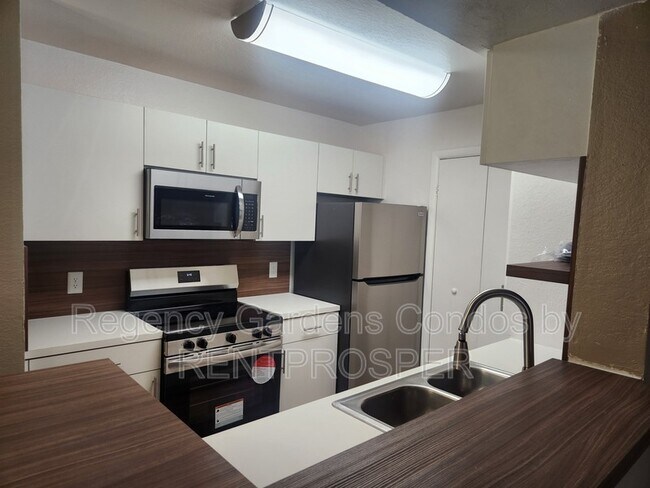 Building Photo - 5540 Devonbriar Way