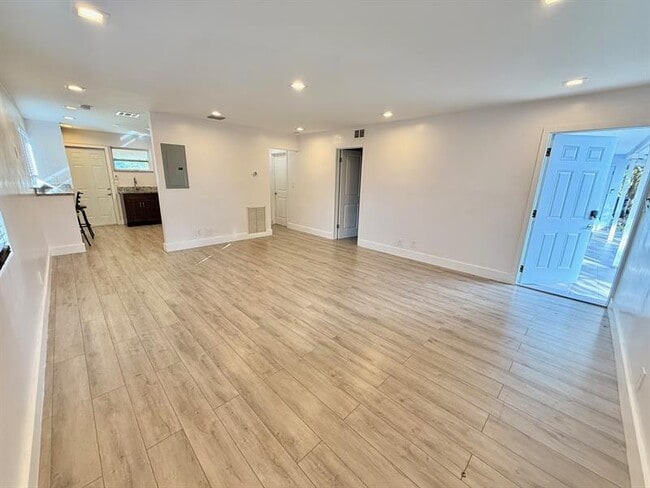 Building Photo - 1941 NE 51st Ct