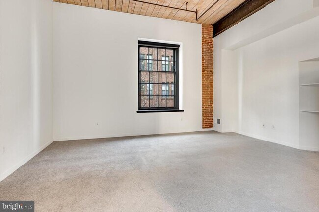 Building Photo - 303 Vine St