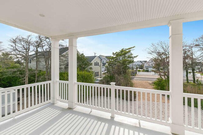 Building Photo - 916 Ocean Ave