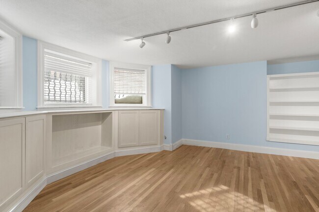 Building Photo - 242 Beacon St