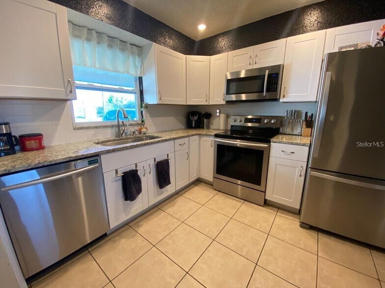 Building Photo - 6048 Merril St