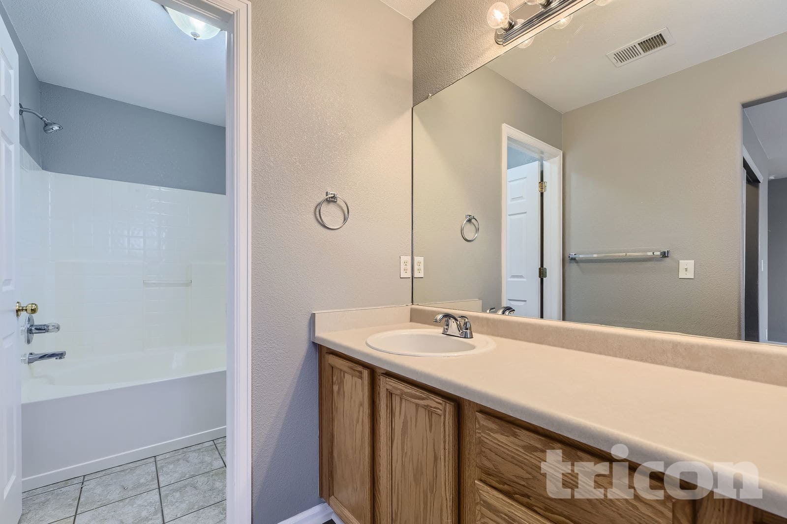 Building Photo - 12450 S Hollow Creek Ct