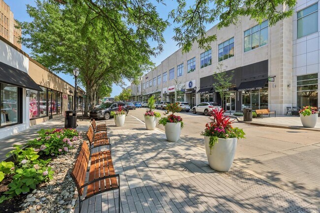 Building Photo - 2333 Haverford Rd