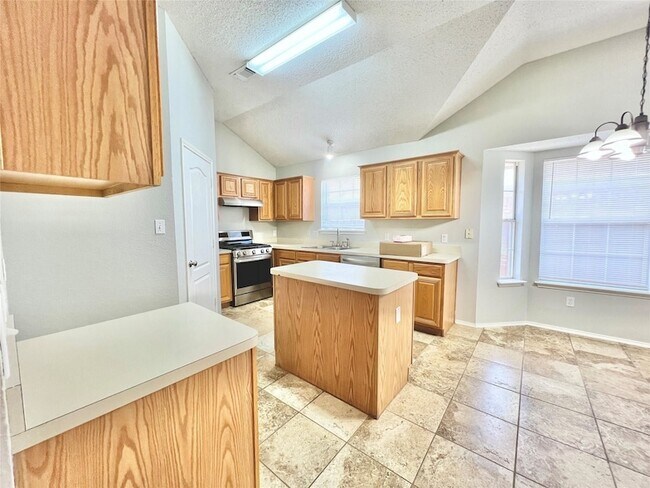 Building Photo - 2210 Green Mere Dr