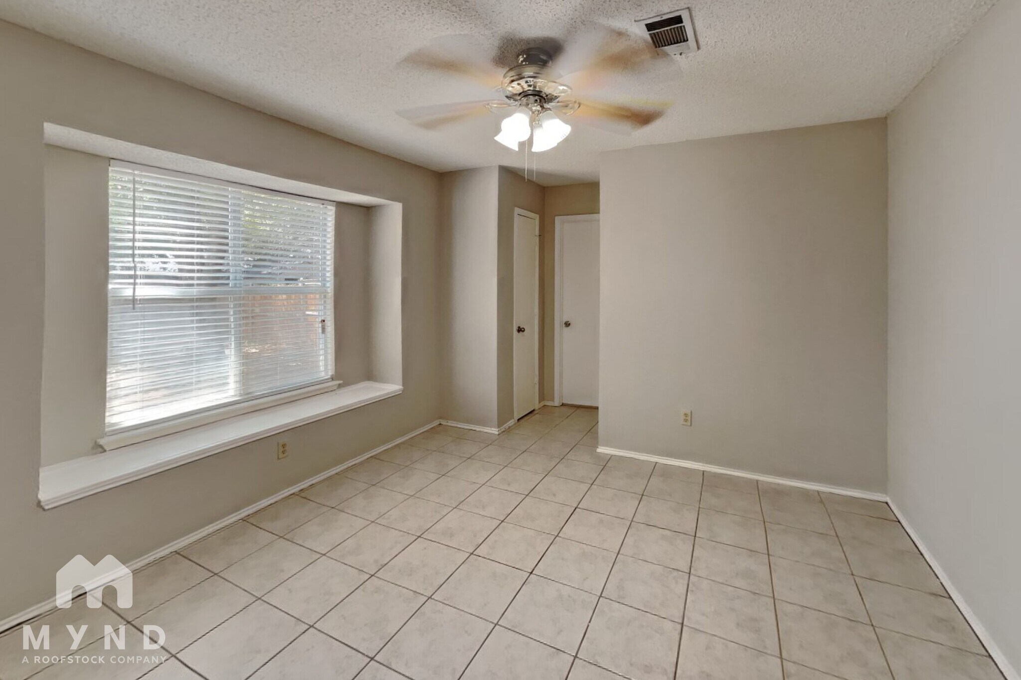 Building Photo - 3205 Meadowview Dr