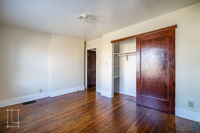 Building Photo - 1448 Summit St