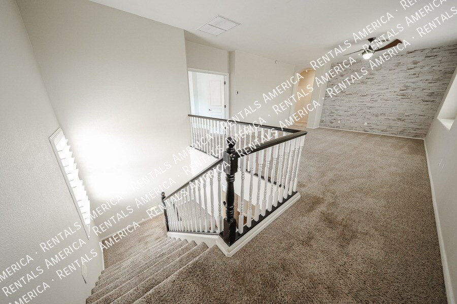 Building Photo - 3920 E Remington Dr