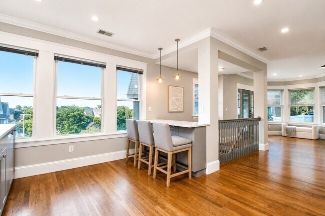 Building Photo - 16 Lingard St
