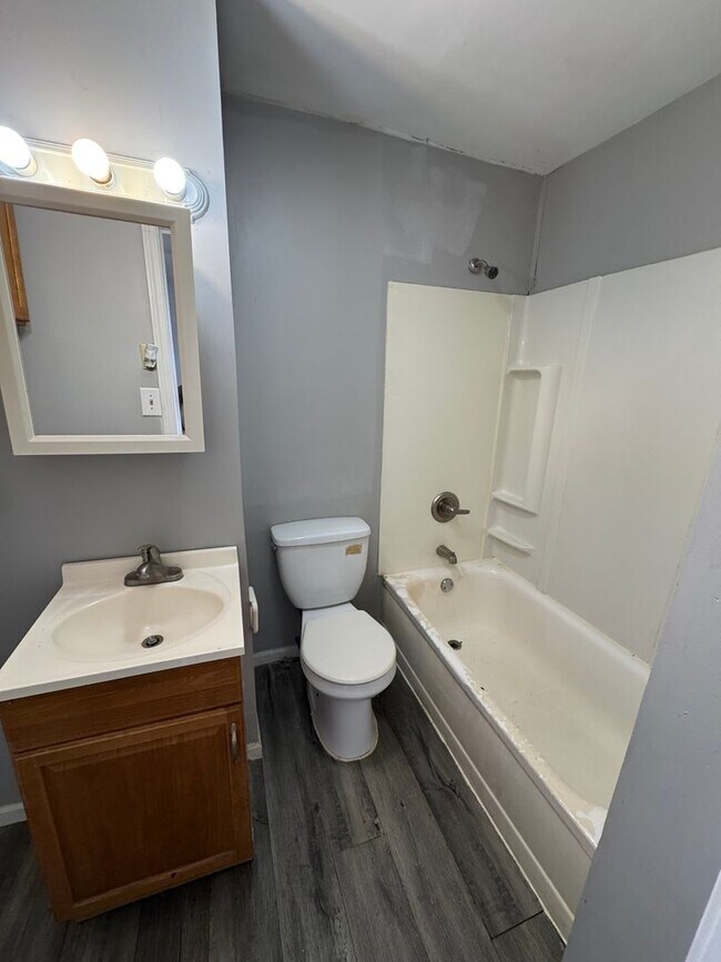 Building Photo - 2 bedroom 1 bath house in Bettendorf