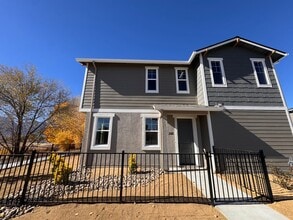 Building Photo - NEW! 3/2.5/2 Townhome in Gardnerville