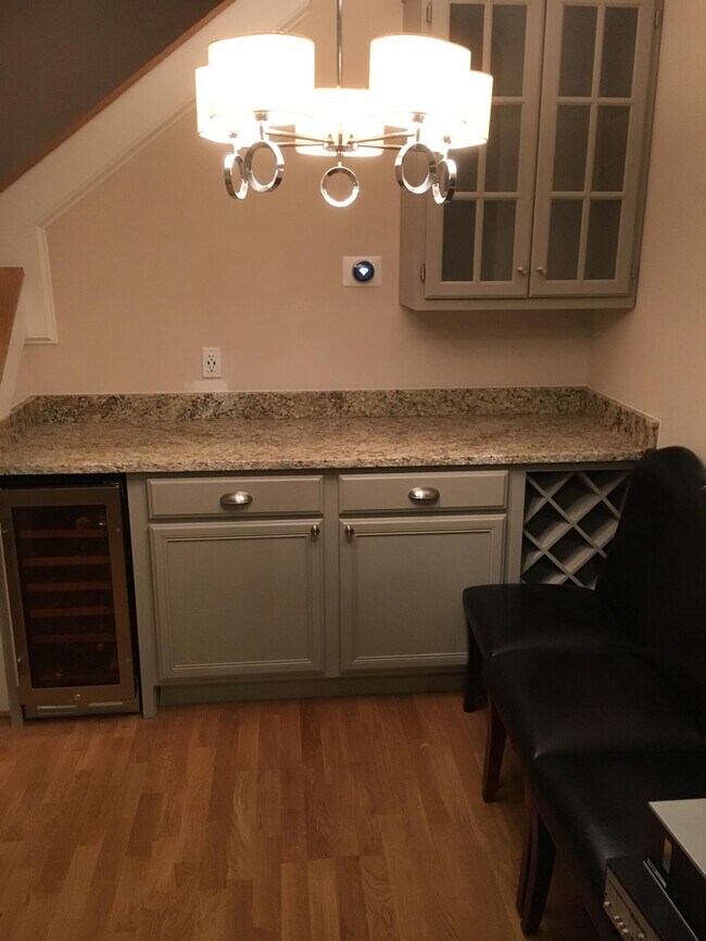 Built-in bar and wine fridge - 2337 Hassell Pl