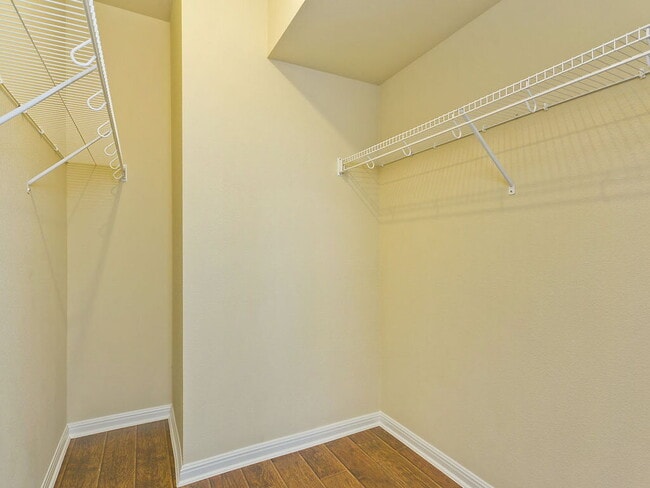 Building Photo - 335 Rachel St