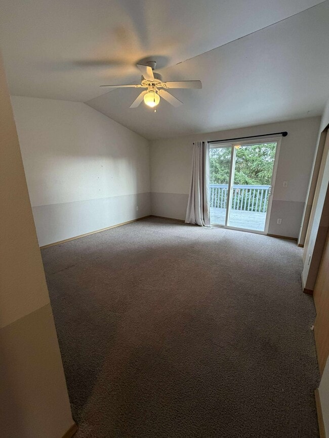 Building Photo - 904 Avalon Ct SE