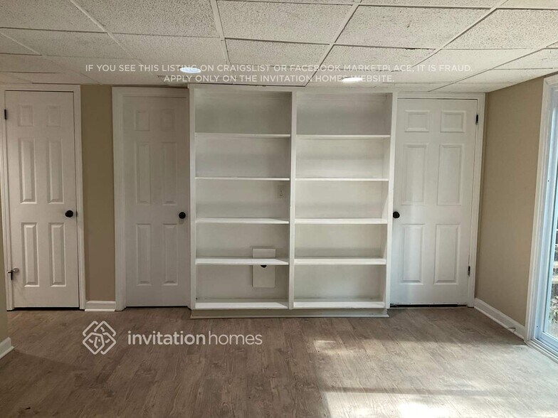 Building Photo - 2057 Kinridge Ct