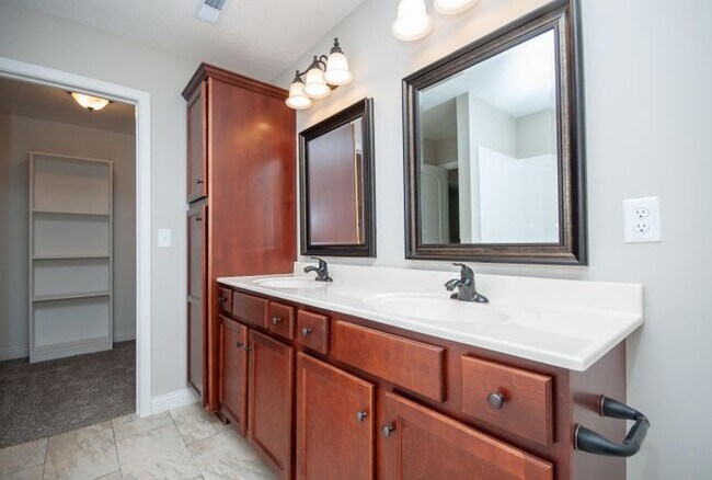 Master bath - 721 Promenade Dr