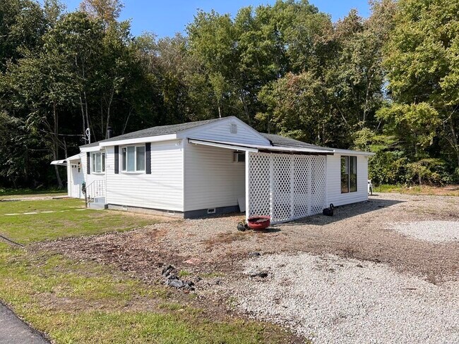 Building Photo - 63A Lakeside Ave