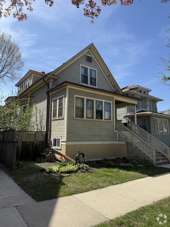 Building Photo - 1121 S East Ave