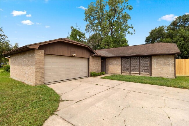 Building Photo - 126 Wood Hollow Dr