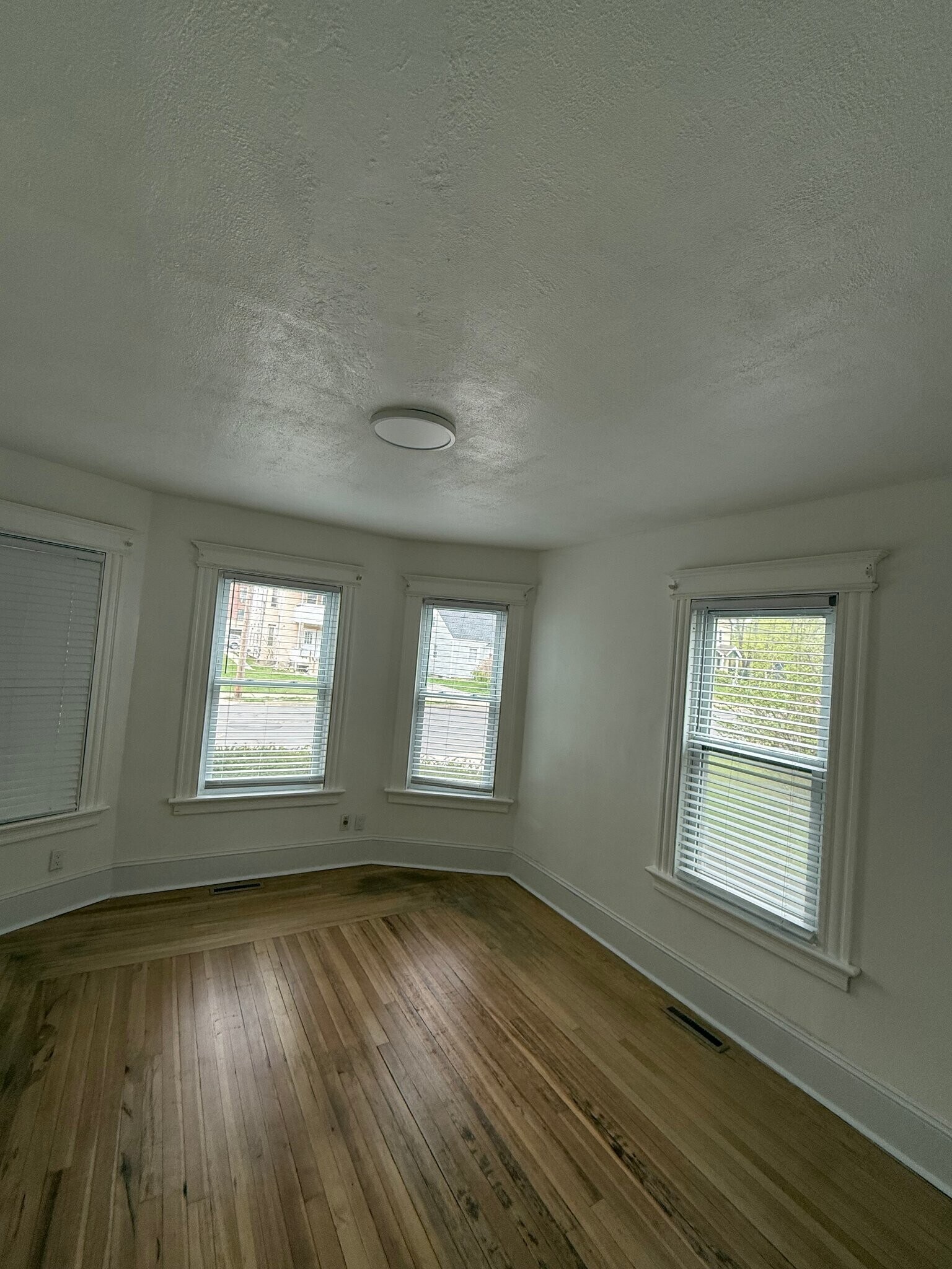 Building Photo - 423 Stanley St