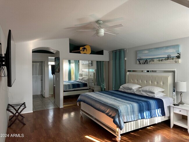 Building Photo - 11025 W Poinsettia Dr