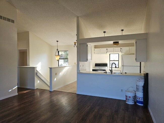 Building Photo - 3 Bedroom Raised Ranch Duplex with Garage Space