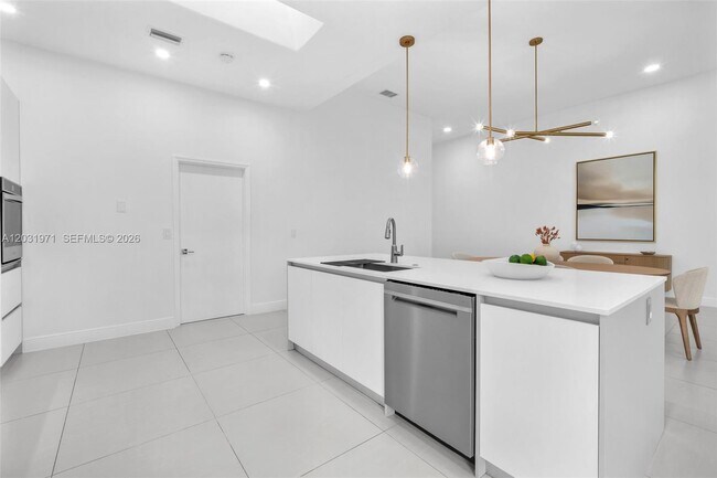 Building Photo - 2163 Bay Ct