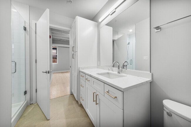 Building Photo - 4637 N Ashland Ave