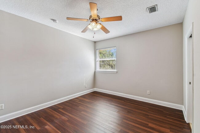 Building Photo - 263 Stonewell Dr