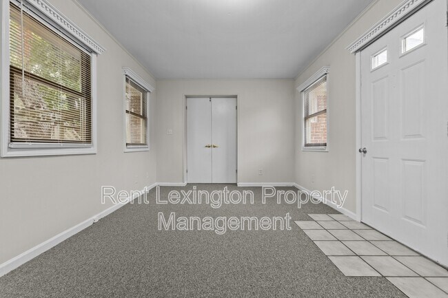 Building Photo - 265 Zandale Dr