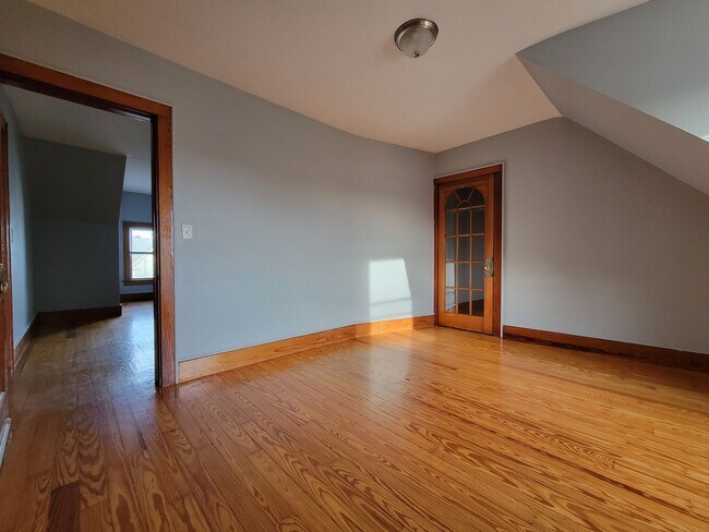 Building Photo - 402 Hevey St