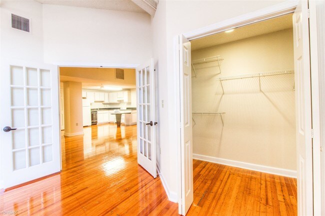 Building Photo - 108 E Grace St