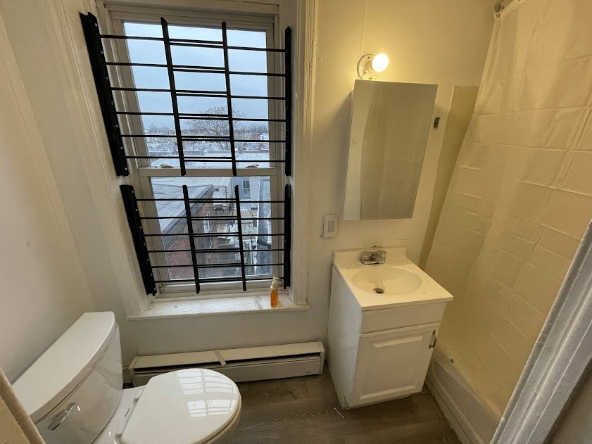 Full Bathroom 1 - 1730 N 25th St