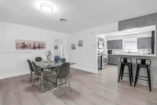 Building Photo - 230 NE 2nd Pl