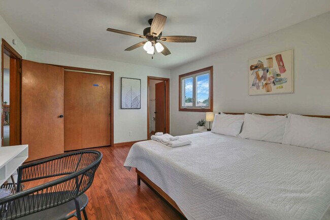 Building Photo - 3695 Montclair Dr