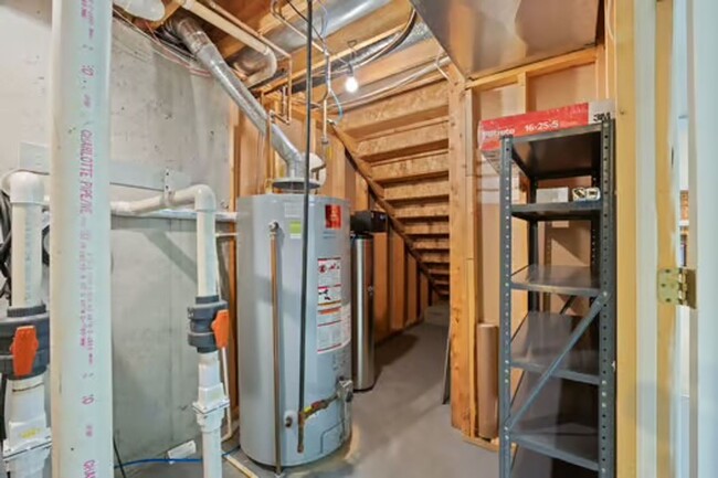 Building Photo - Silverton- Meticulous 4+ bedroom, 5ba, 2 car
