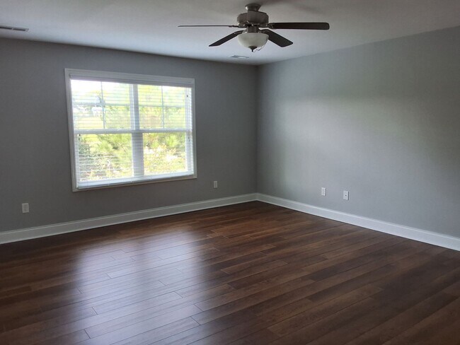 Building Photo - West Knoxville 37922 - 4 bedroom, 3 bath home - Contact Sharon Arnwine (865) 313-7215