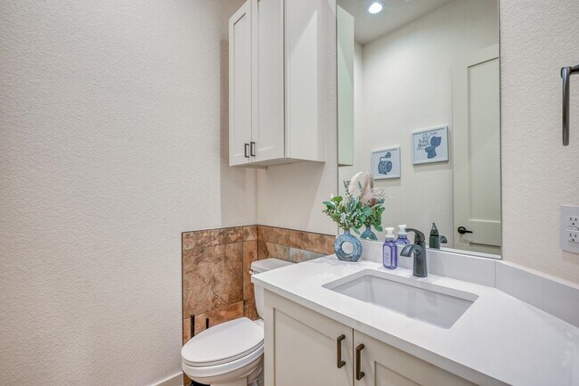 Building Photo - 302 Parallel Cir
