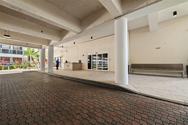Building Photo - 20505 E Country Club Dr