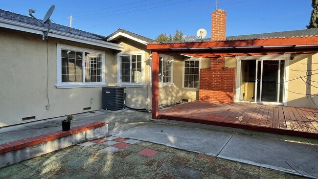 Building Photo - 960 Branham Ln