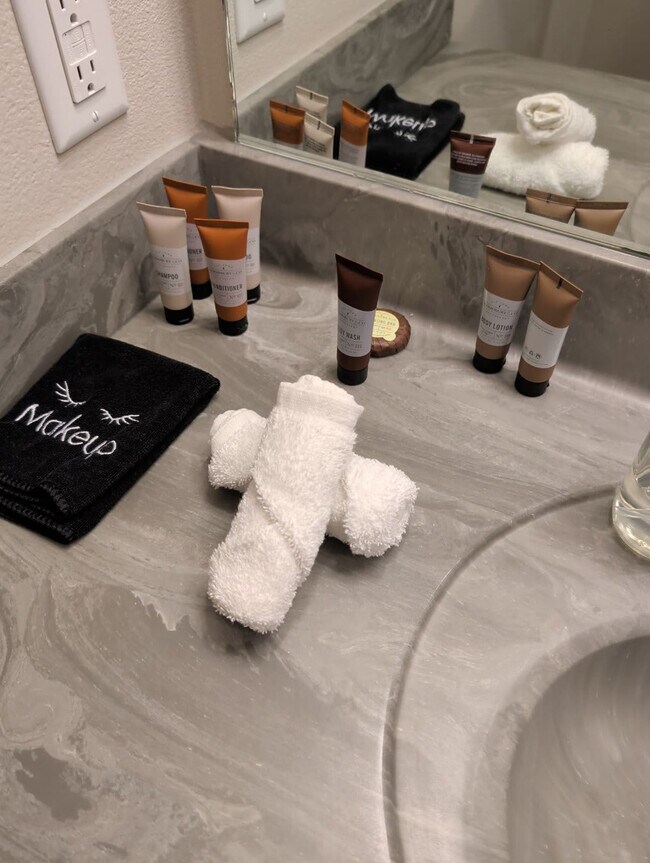 Building Photo - 4415 Lincoln Way