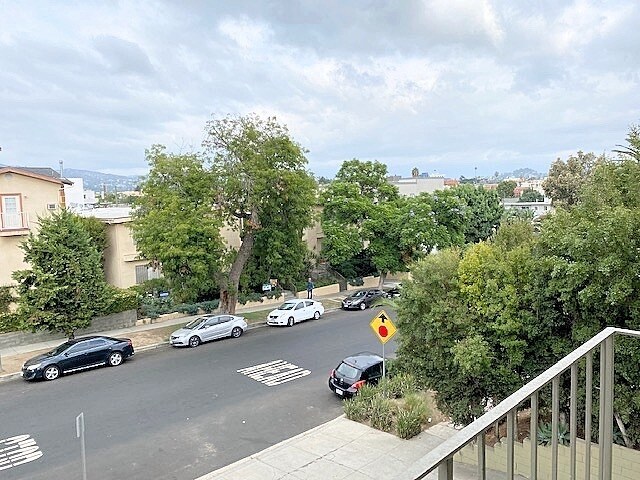 Building Photo - 5030 Maplewood Ave