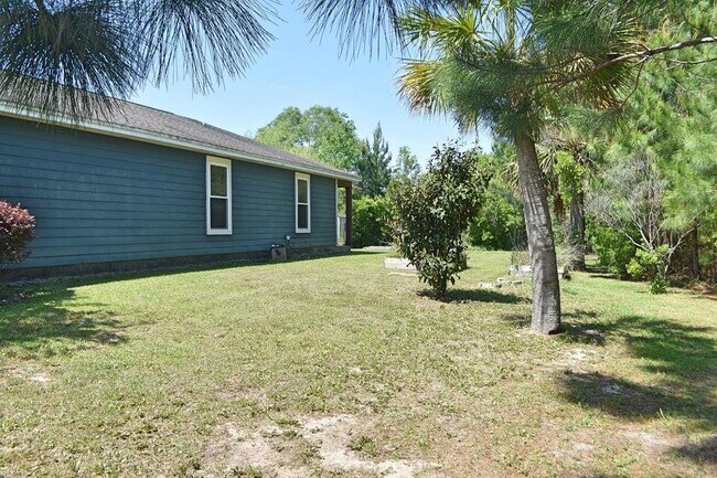 Building Photo - 416 Tropical Way