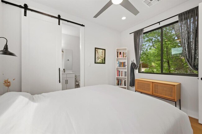 Building Photo - 1710 Adina St