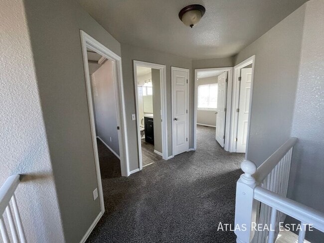 Building Photo - 5566 Vermillion Bluffs Dr