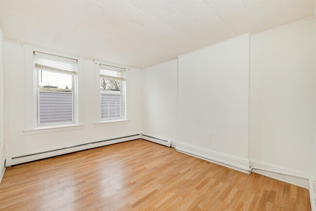 Building Photo - 572 West Side Ave